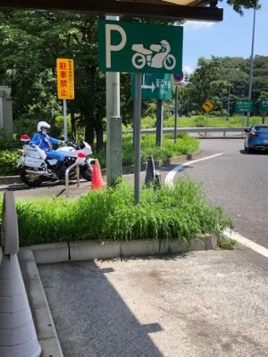 小田原厚木道路での白バイ